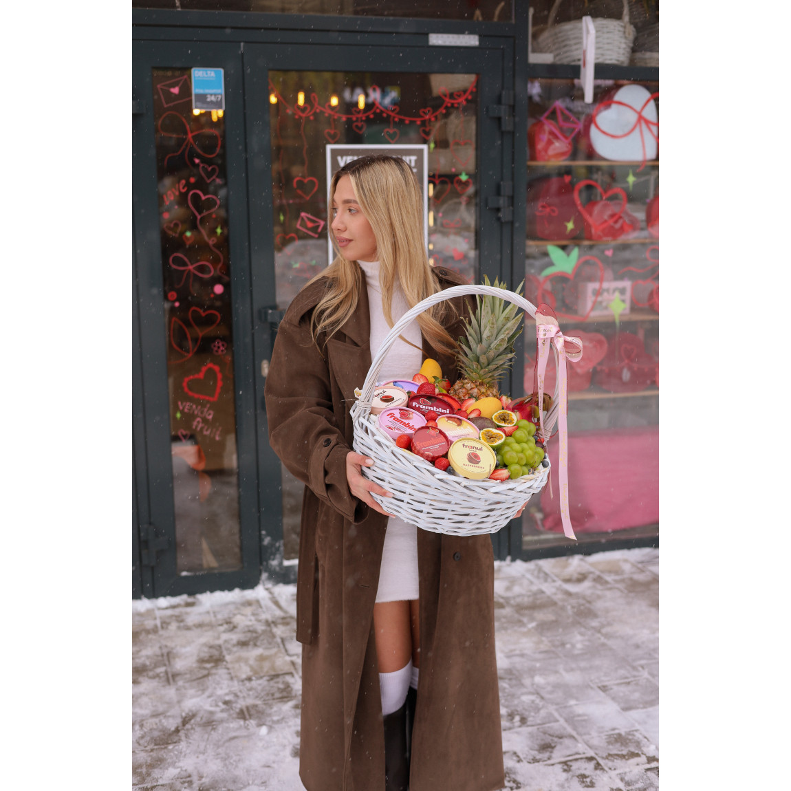 №55 Большая фруктовая корзина с фруктами, ягодами и frambini 